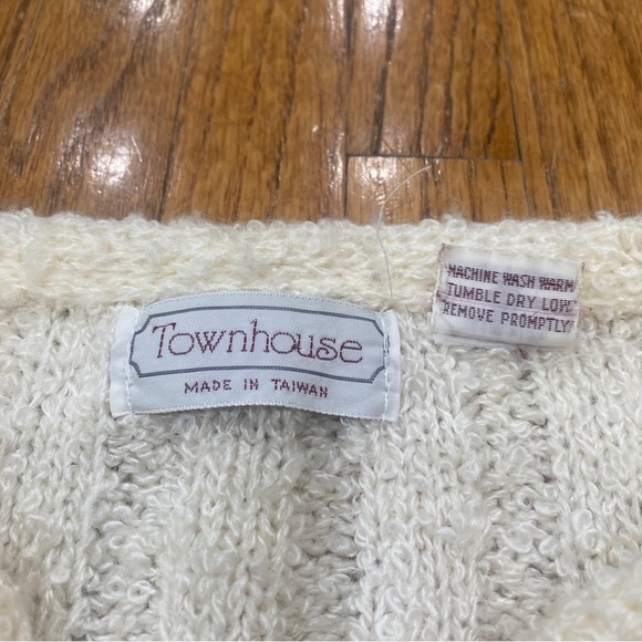 Townhouse Vintage 1980’s Sweater - Picture 8 of 8